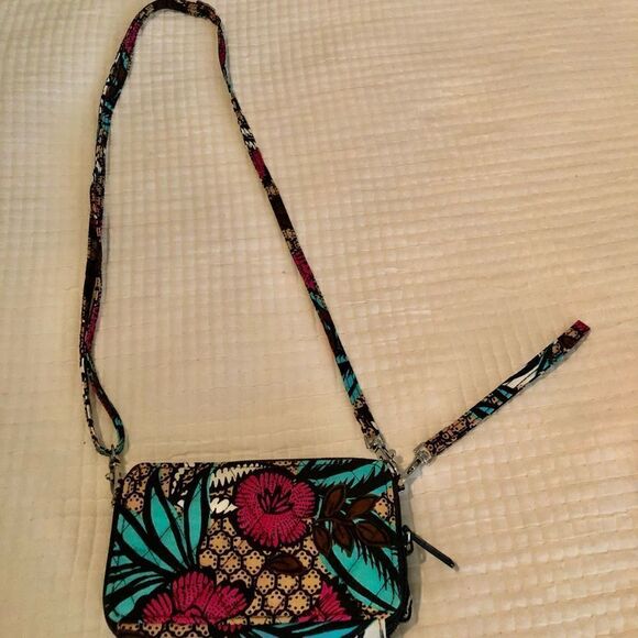 Vera Bradley quilted, floral wristlet/crossbody bag. - Picture 8 of 8